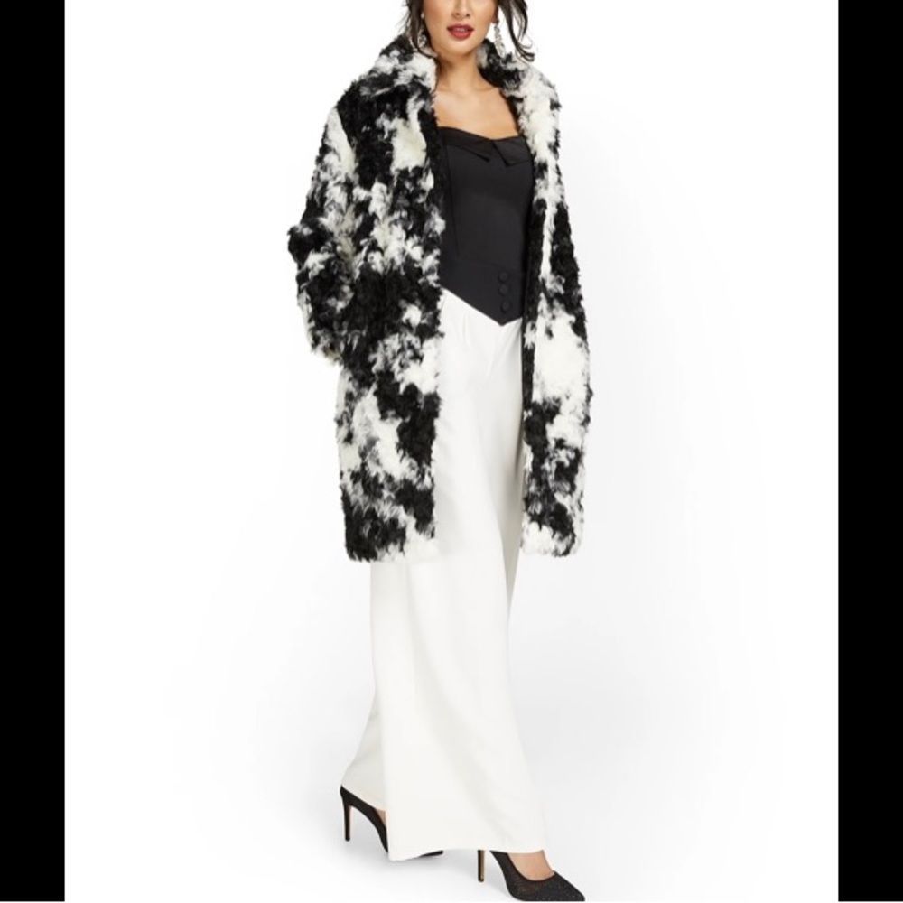 Black and white faux fur jacket New York and Company - Picture 1 of 3